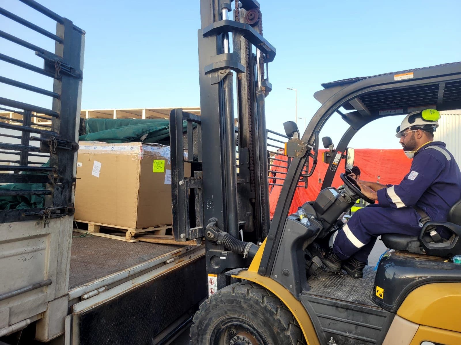 دعم الرافعات الشوكية في مستودع WH-10073 في السلي الرياض