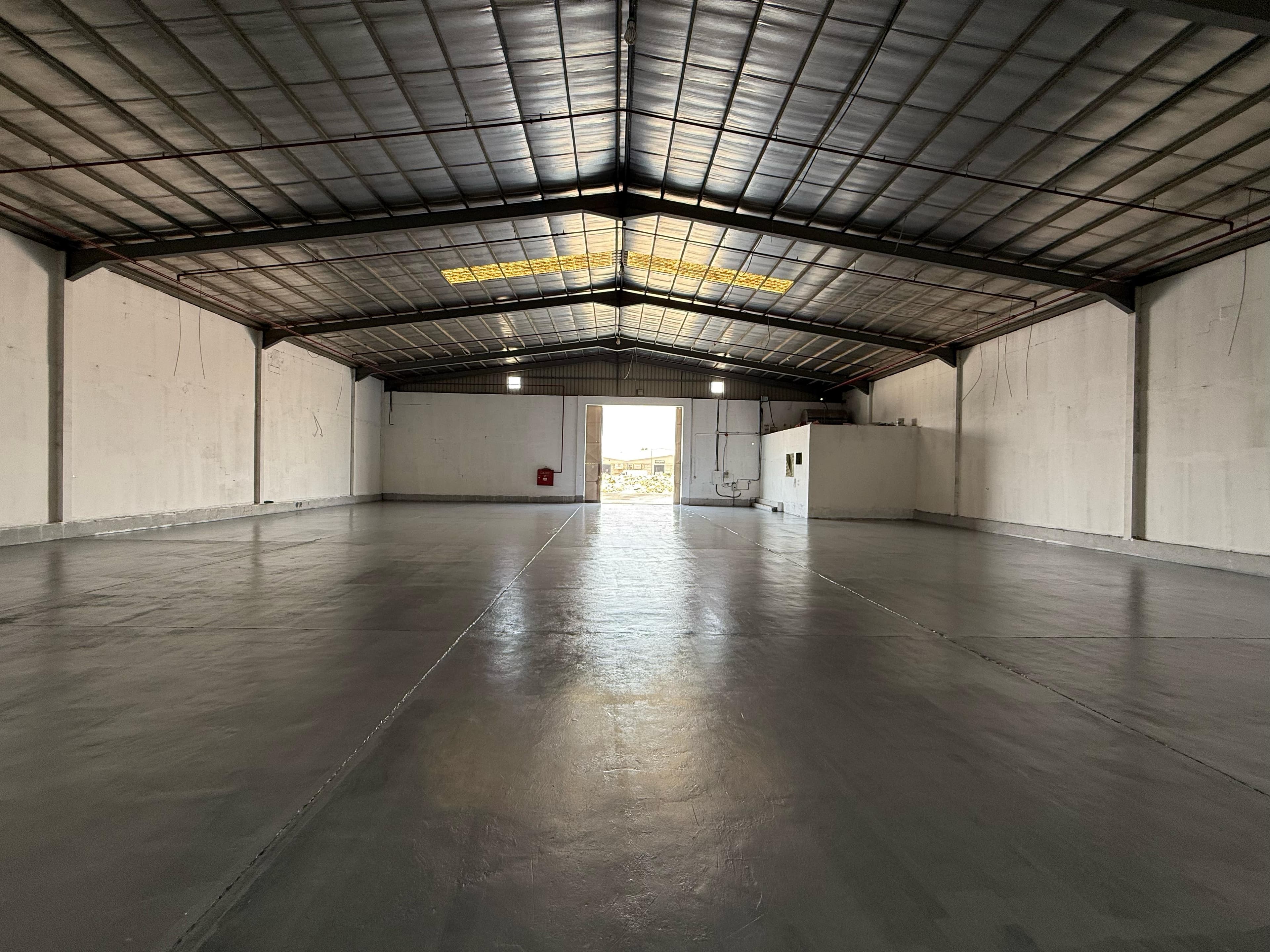 منطقة تخزين سائبة داخل مستودع WH-10074 في السلي الرياض